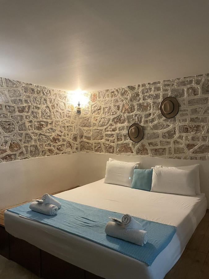 Marina Castellana Studios II Chalki Town Exterior foto